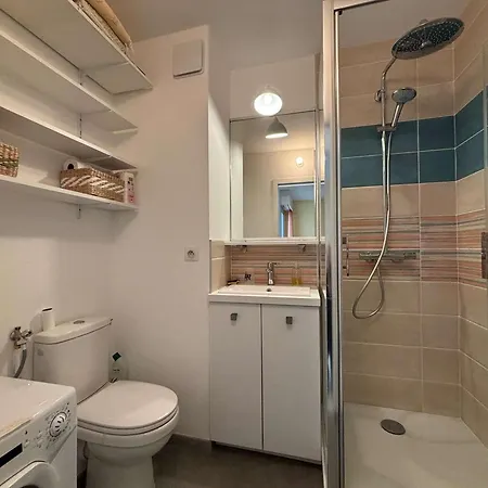 Cosy Avec Balcon Et Parking, - Fr-1-494-173 *