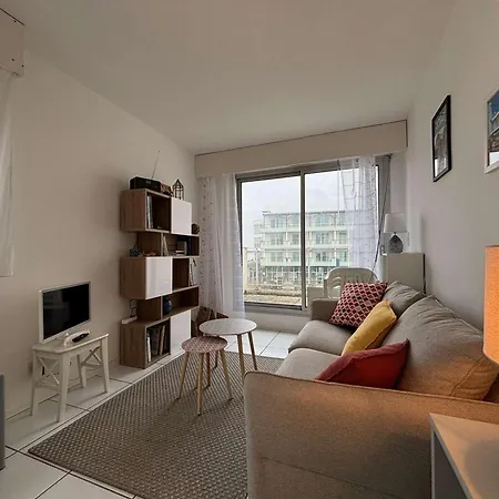 Cosy Avec Balcon Et Parking, - Fr-1-494-173 *