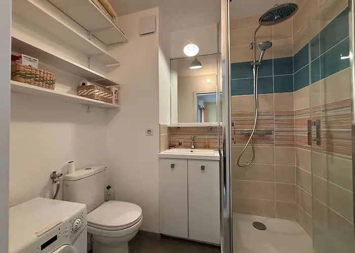 Cosy Avec Balcon Et Parking, - Fr-1-494-173 *